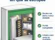 Ilustración: trastero con un colchón de pie en funda y otro en plano sobre listones — cómo guardar un colchón